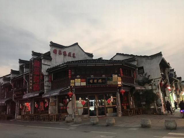 黄山之巅·云端秘境逐星辰，徽派古村沐烟雨